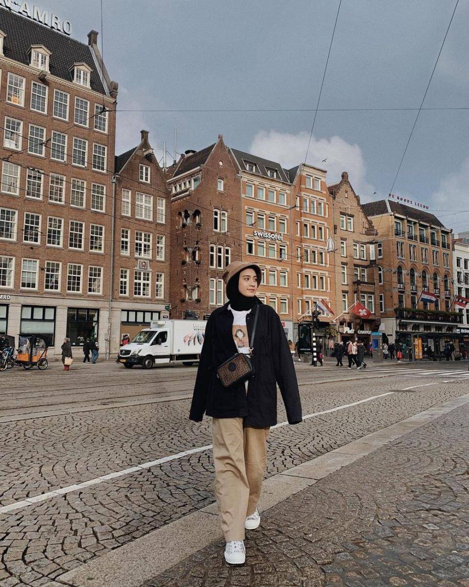 OOTD outer ala Helmi Nursifah. (instagram.com/helminursifah)