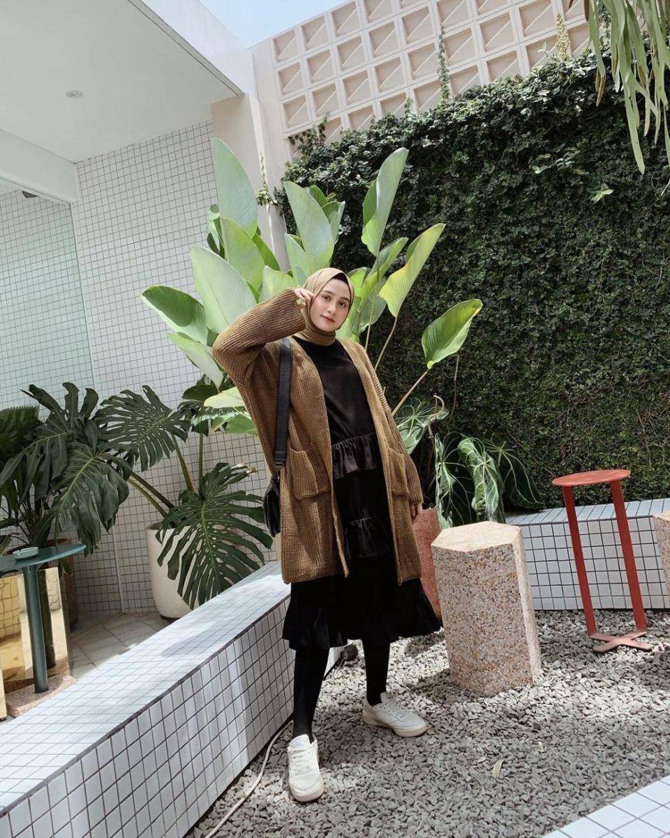 OOTD outer ala Helmi Nursifah. (instagram.com/helminursifah)