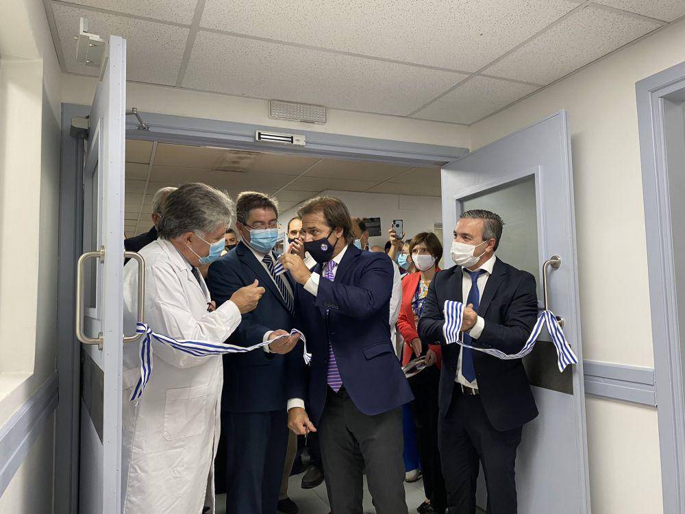 Presiden Uruguay Luis Lacalle Pou saat meresmikan gedung rumah sakit. twitter.com/LuisLacallePou/