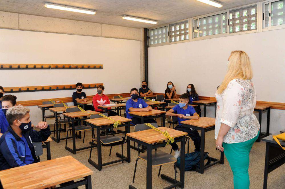 Suasana sekolah di Uruguay saat pandemi COVID-19. twitter.com/compresidencia/