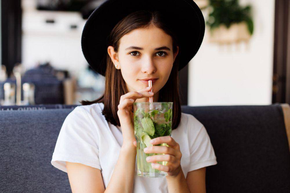 ilustrasi infused water (freepik.com/diana.grytsku)