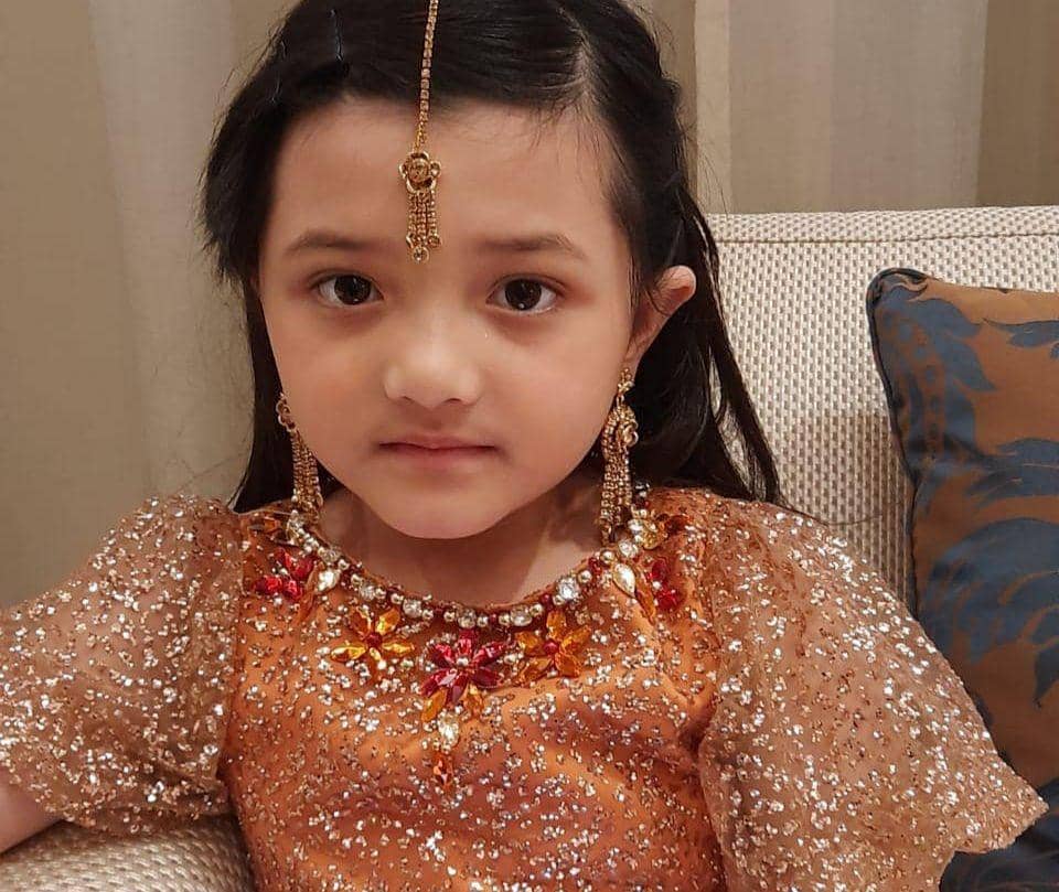 9 Potret Imut Arsy di Rangkaian Acara Aurel saat Kenakan Kebaya