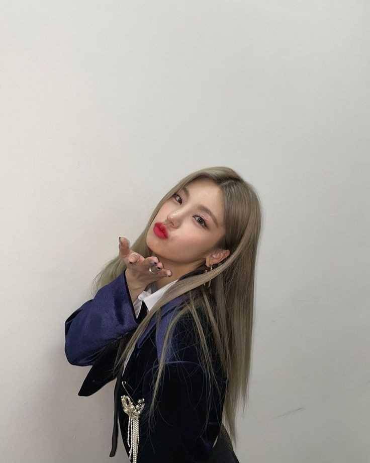 instagram.com/itzy.all.in.us