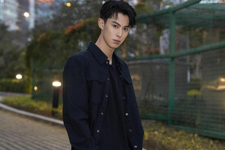 10 Potret Gagah Dylan Wang, Siap Bintangi CDrama The Rational Life