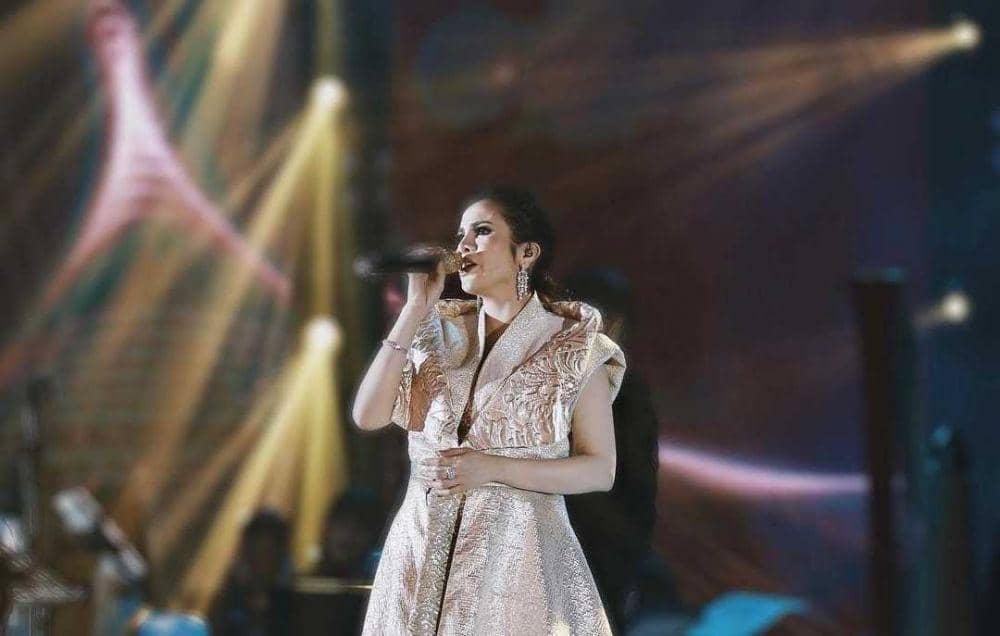 Aktif Melayani, 12 Momen Artis Indonesia saat Menyanyi di Gereja