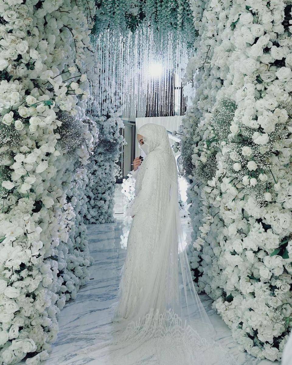 .instagram.com/neelofa