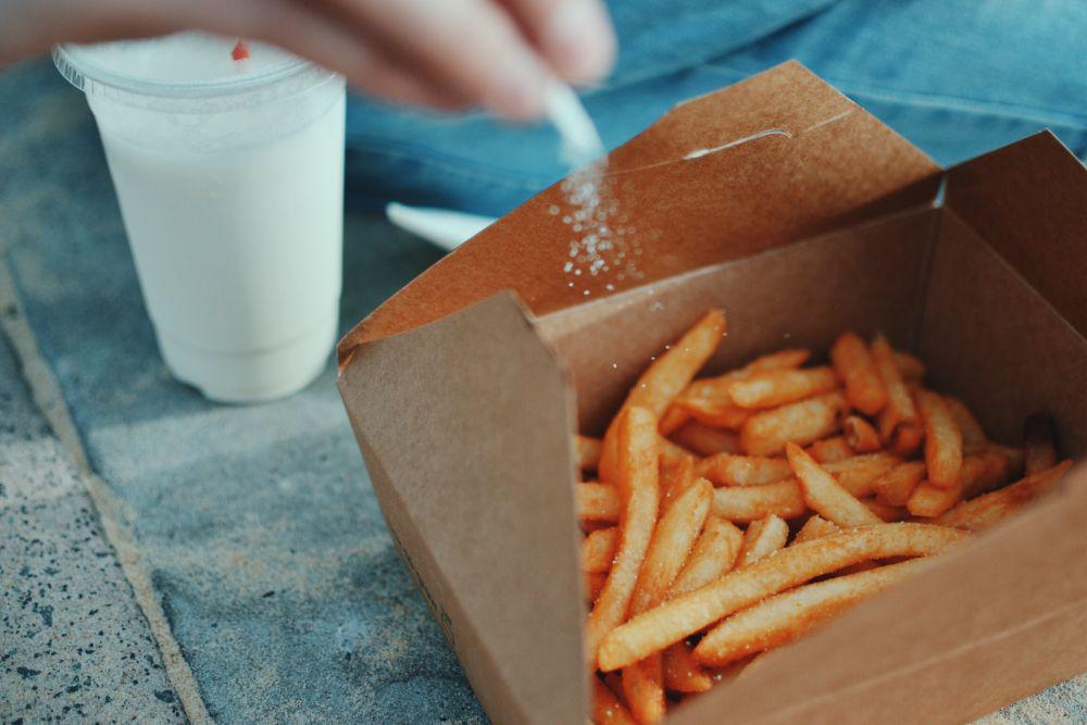 Hampir Seporsi Makan, 5 Camilan Ini Bikin Berat Badan Cepat Naik!