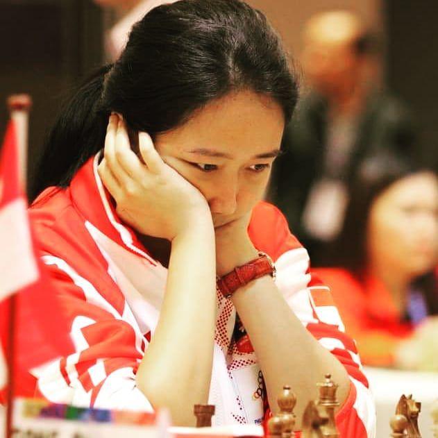 Diedit Netizen, 10 Potret Main Catur Irene Sukandar yang Kocak Abis