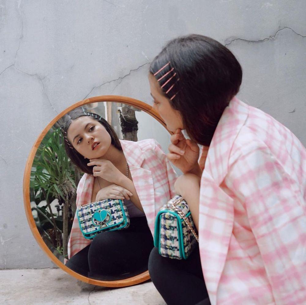 Penuh Pesona! 10 Potret Manis Marsha Aruan saat Lakukan Mirror Selfie