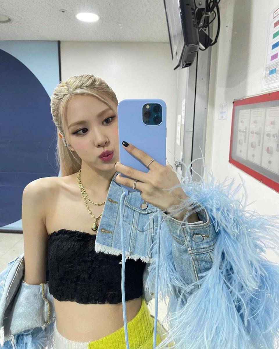 instagram.com/roses_are_rosie
