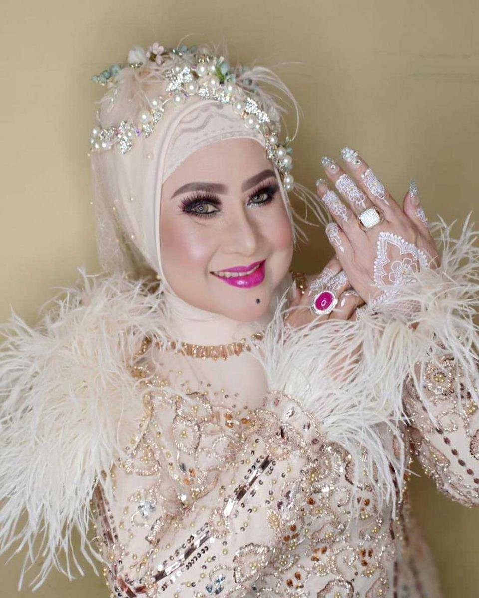 instagram.com/elvy_sukaesih