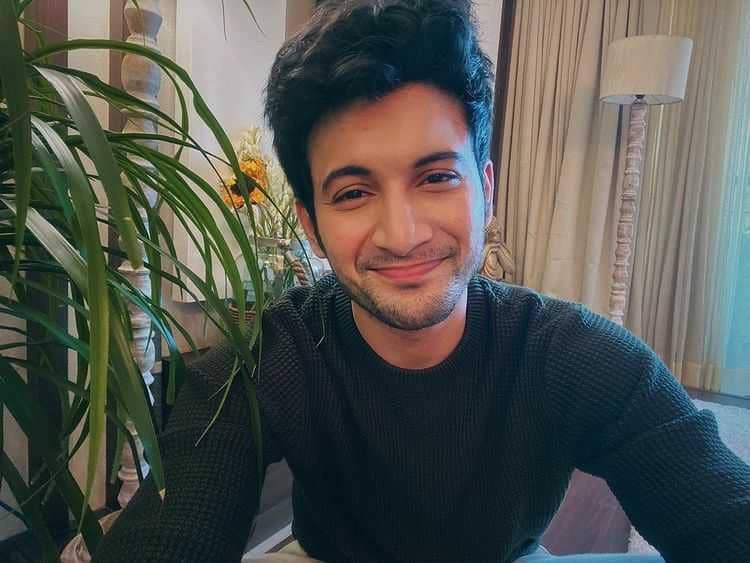 9 Kabar Terkini Rohit Saraf Usai Positif COVID-19, Minta Fans Waspada!