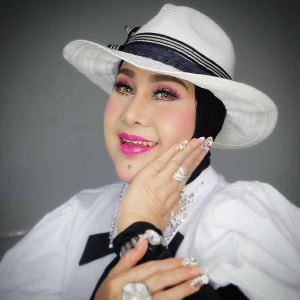 instagram.com/elvy_sukaesih