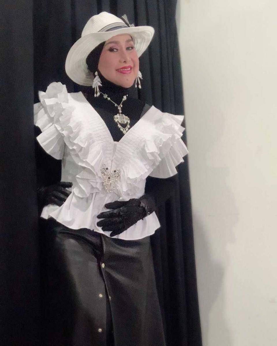 instagram.com/elvy_sukaesih
