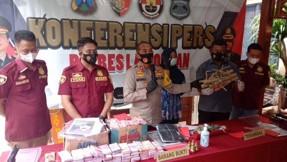 Polisi menyita uang mainan Rp3,3 miliar. IDN Times/Imron