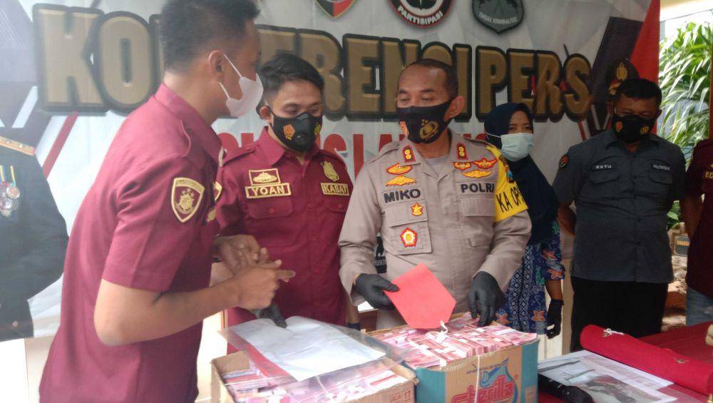Polisi menyita uang mainan Rp3,3 miliar. IDN Times/Imron