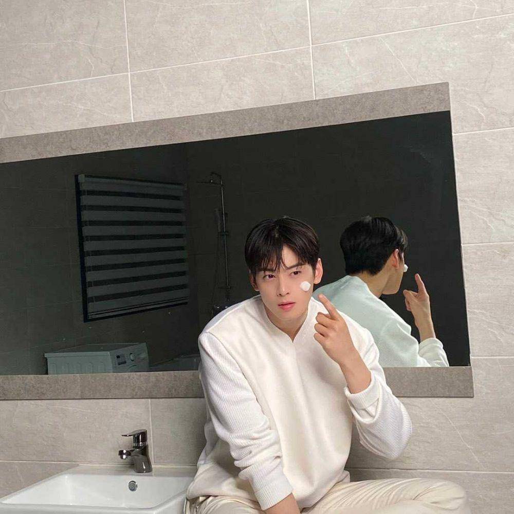 instagram.com/eunwo.o_c