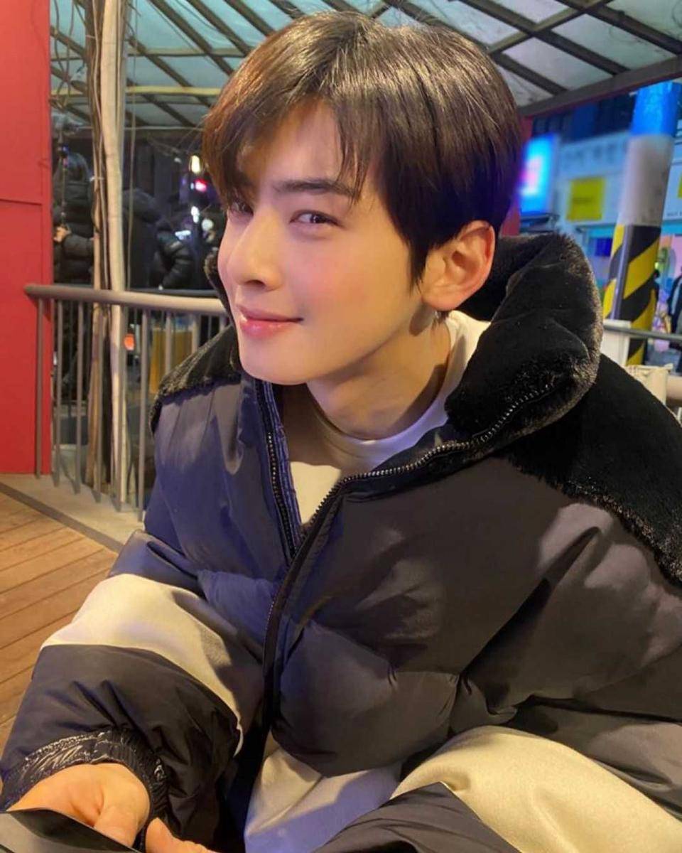 instagram.com/eunwo.o_c