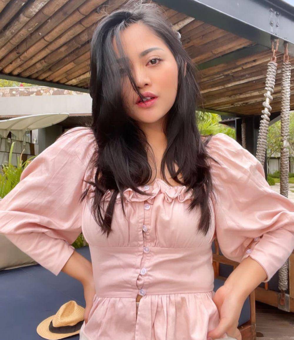 Instagram.com/rachelvennya