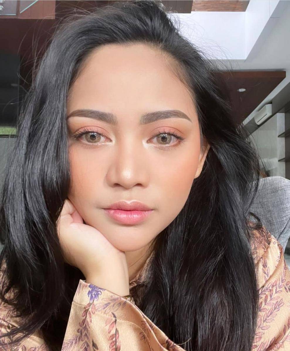 Instagram.com/rachelvennya