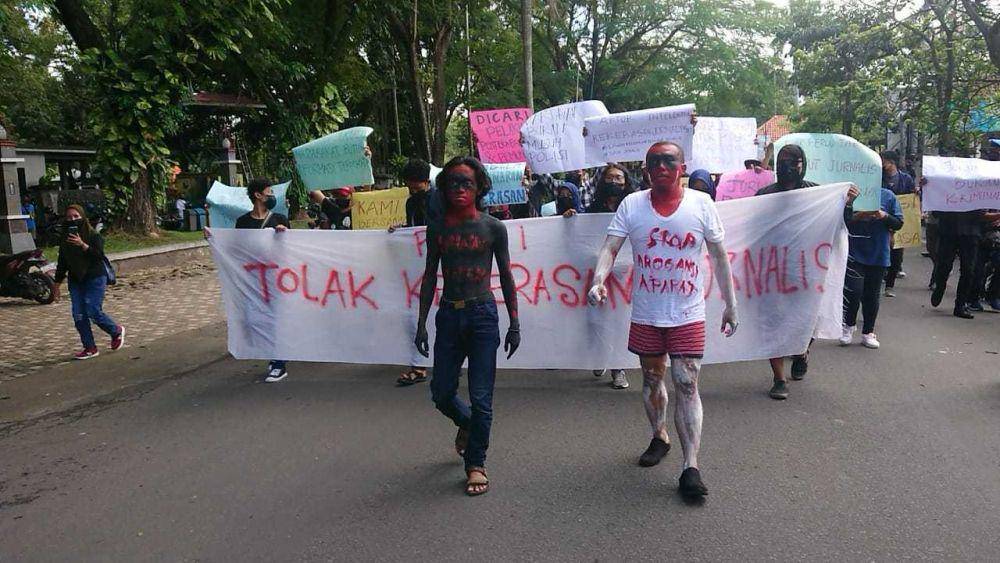 Jurnalis di Tulungagung gelar aksi. IDN Times / Bramanta