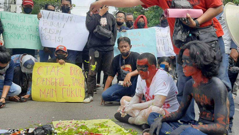 Jurnalis di Tulungagung gelar aksi. IDN Times / Bramanta