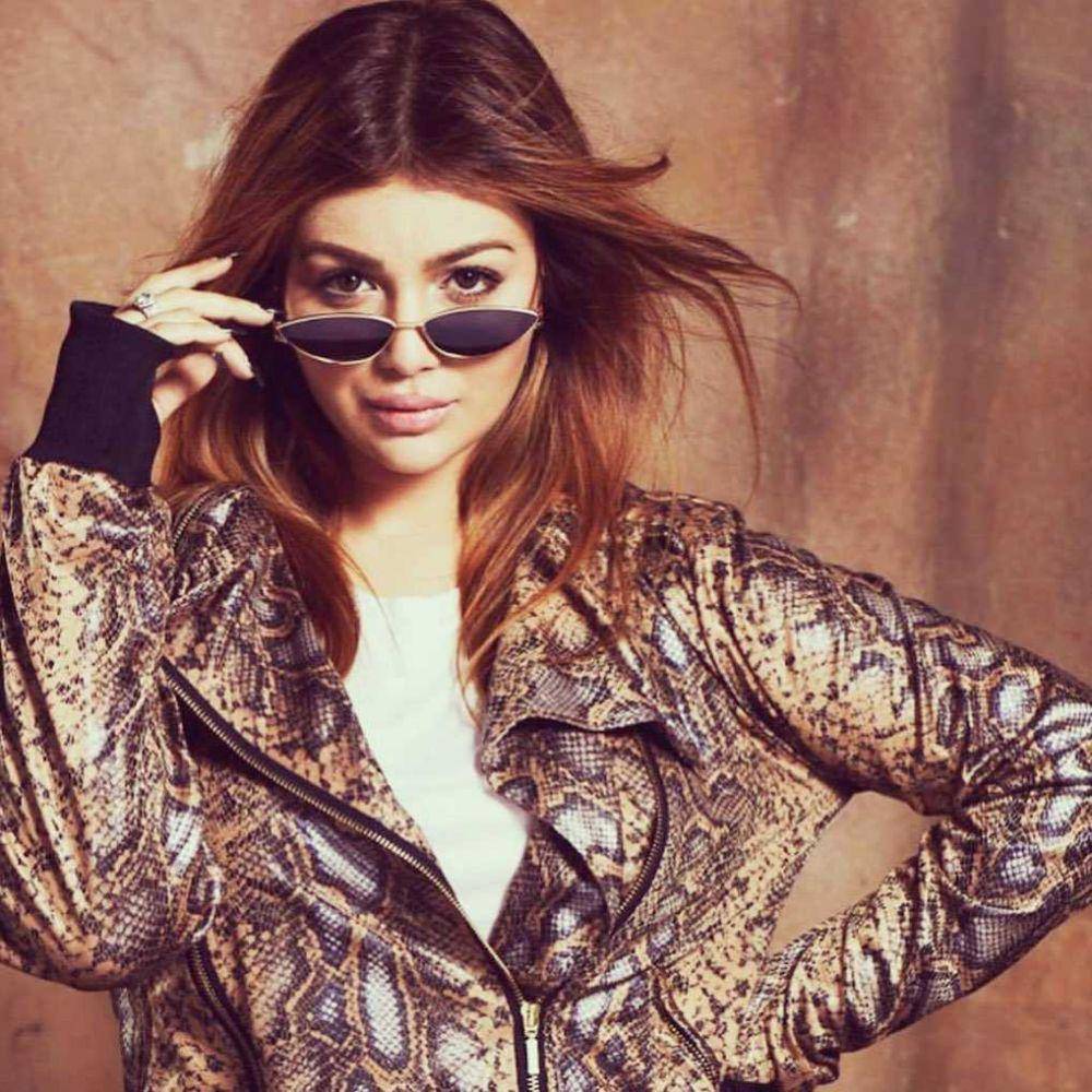 instagram.com/ayeshatakia