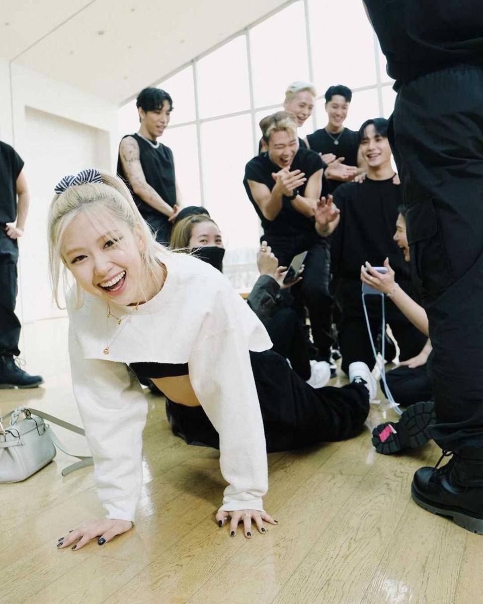 instagram.com/roses_are_rosie