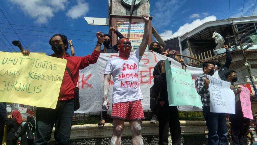 Jurnalis di Tulungagung gelar aksi. IDN Times / Bramanta