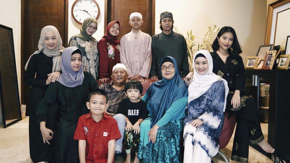 9 Potret Ikke Nurjanah dan Keluarga, Paras Putrinya Curi Perhatian!