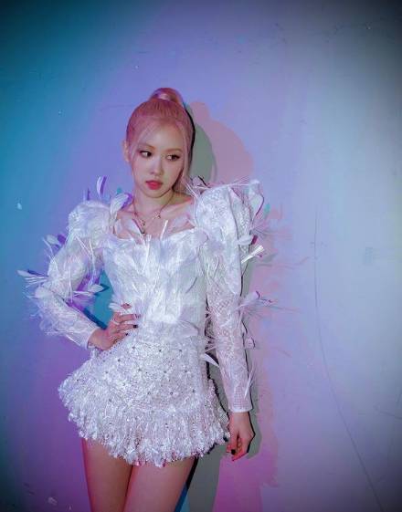 instagram.com/roses_are_rosie