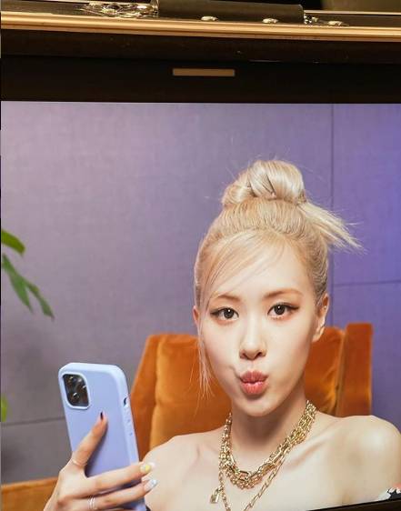 instagram.com/roses_are_rosie