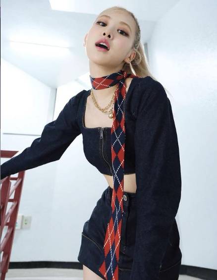 instagram.com/roses_are_rosie