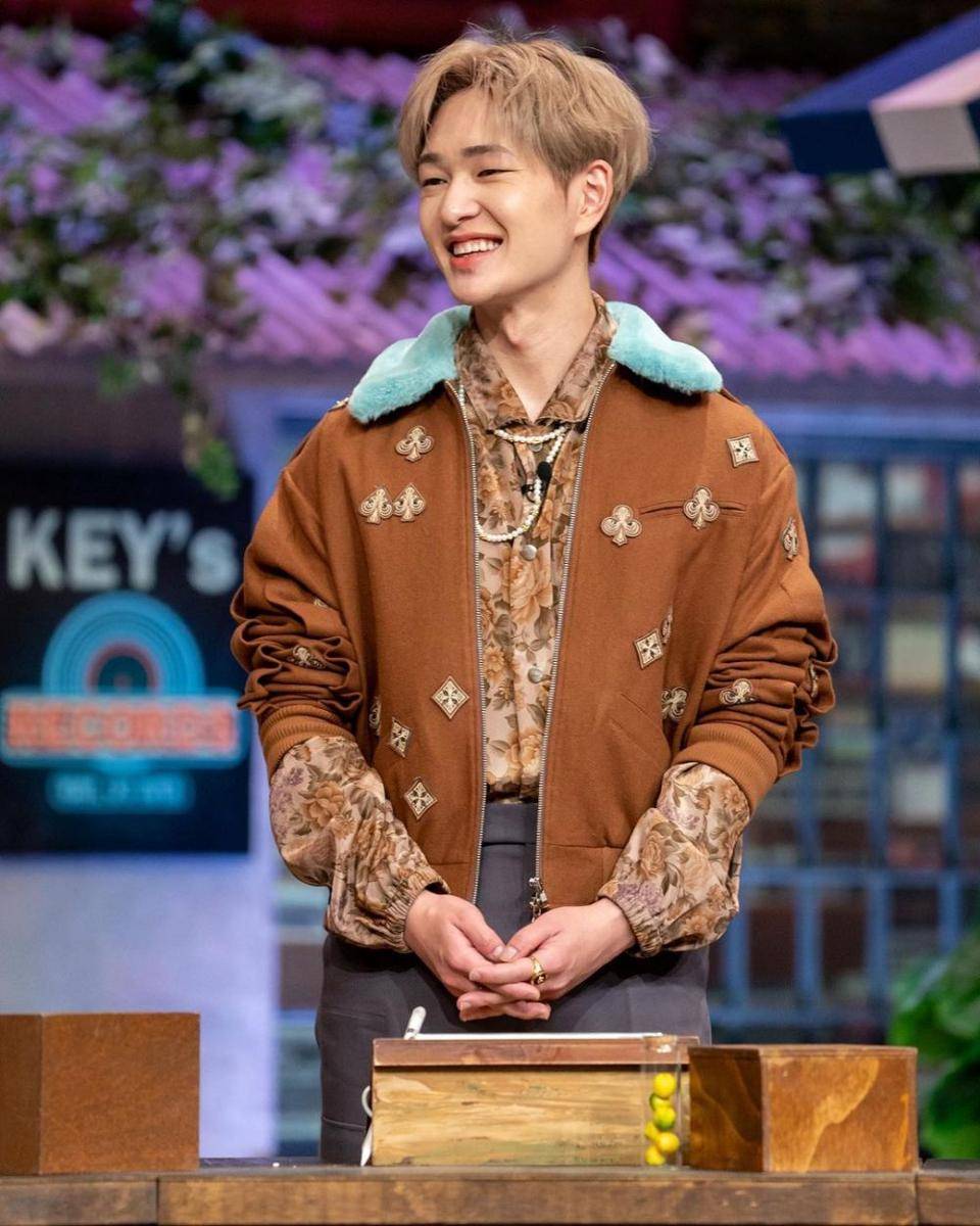 instagram.com/amazingsat_official