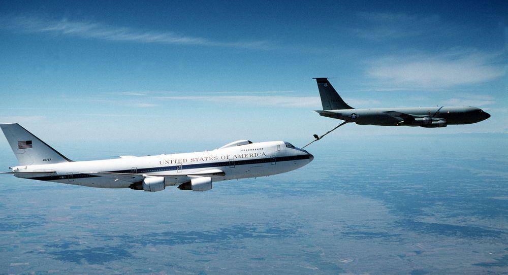 Pengawalan udara Air Force One/toptenz.net