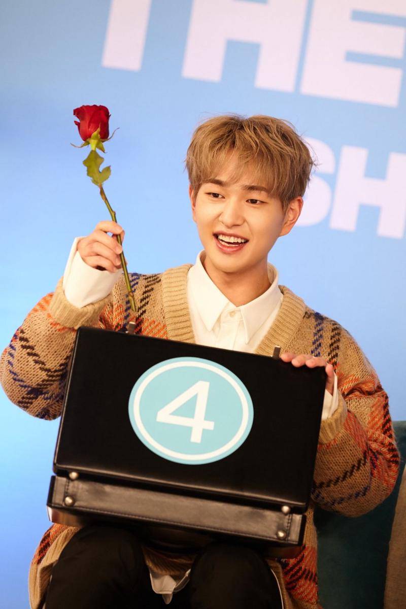 twitter.com/SHINee