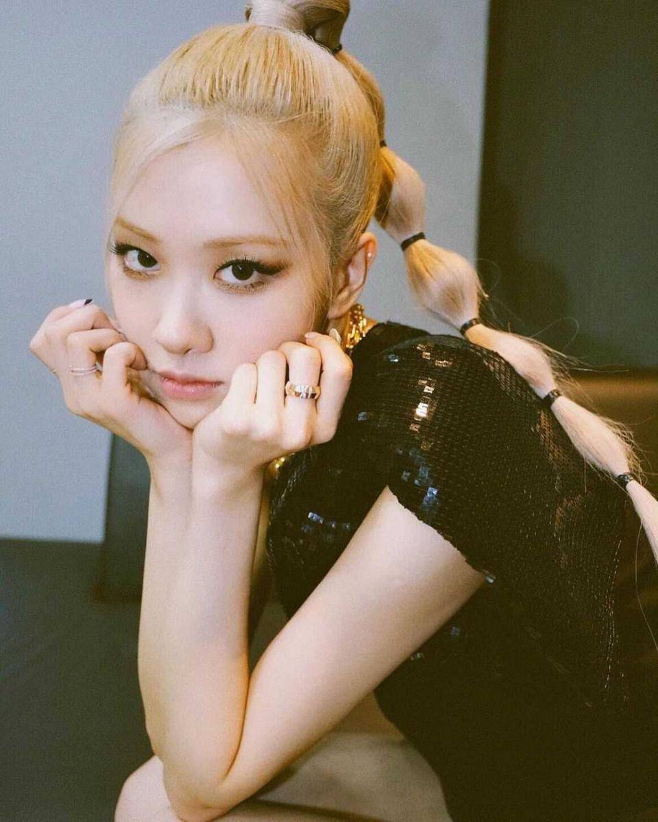 instagram.com/roses_are_rosie