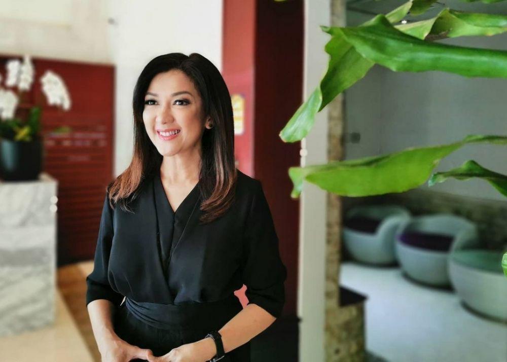 Ulang Tahun Ke-48, 10 Potret Memesona Fifi Aleyda Yahya yang Awet Muda