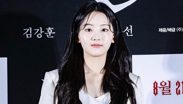 10 Potret Cho Yi Hyun Pemeran Utama Wanita di Drama Korea School 2021
