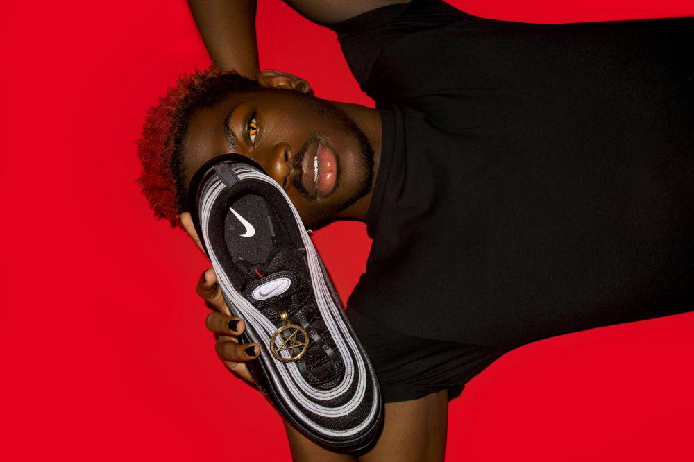Nike Menang Dalam Gugatan 'Sepatu Setan' Lil Nas X