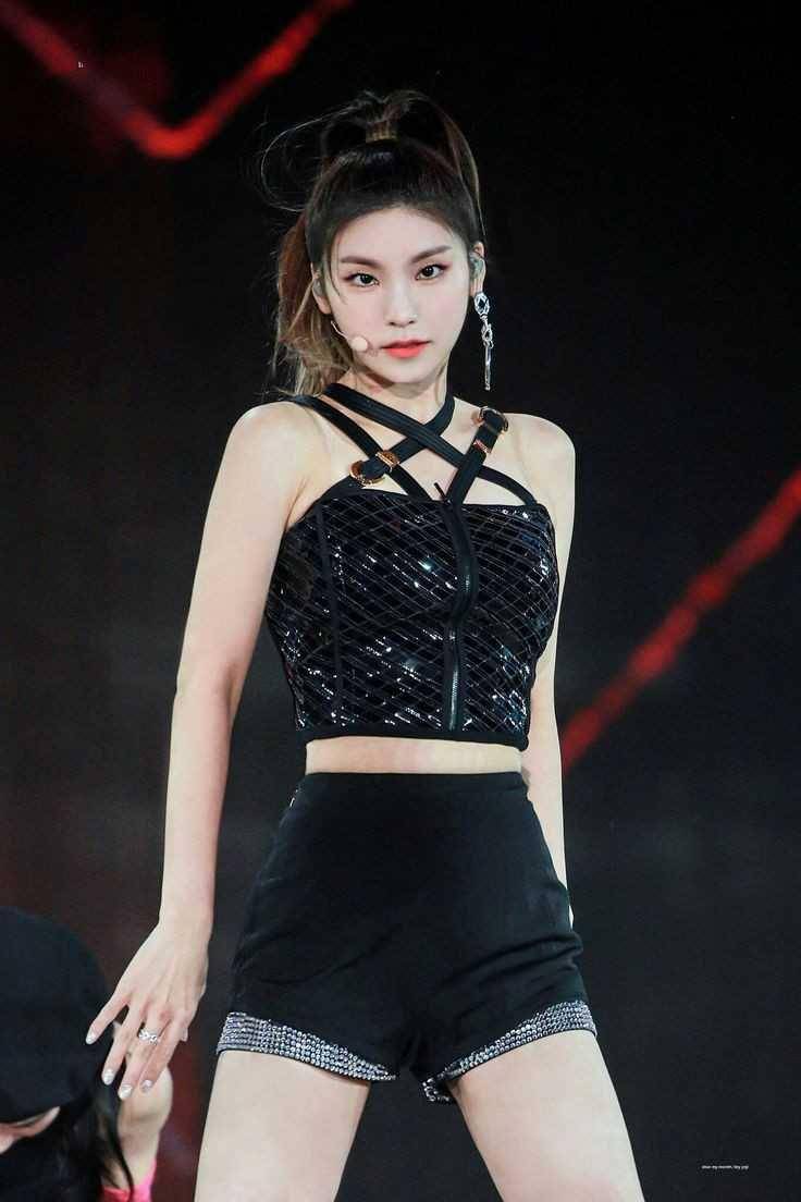 twitter.com/lunayeji