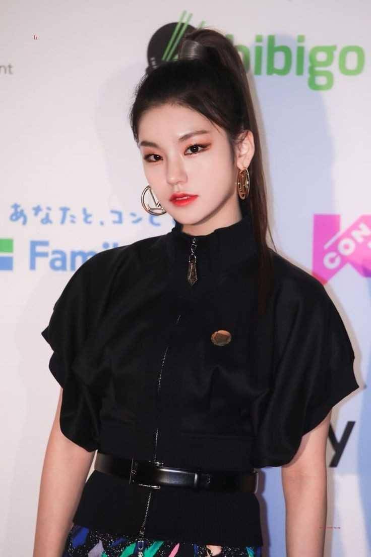 twitter.com/lunayeji