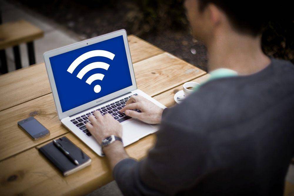 ilustrasi menghubungkan ulang perangkat dengan WiFi (pixabay.com/Methodshop)