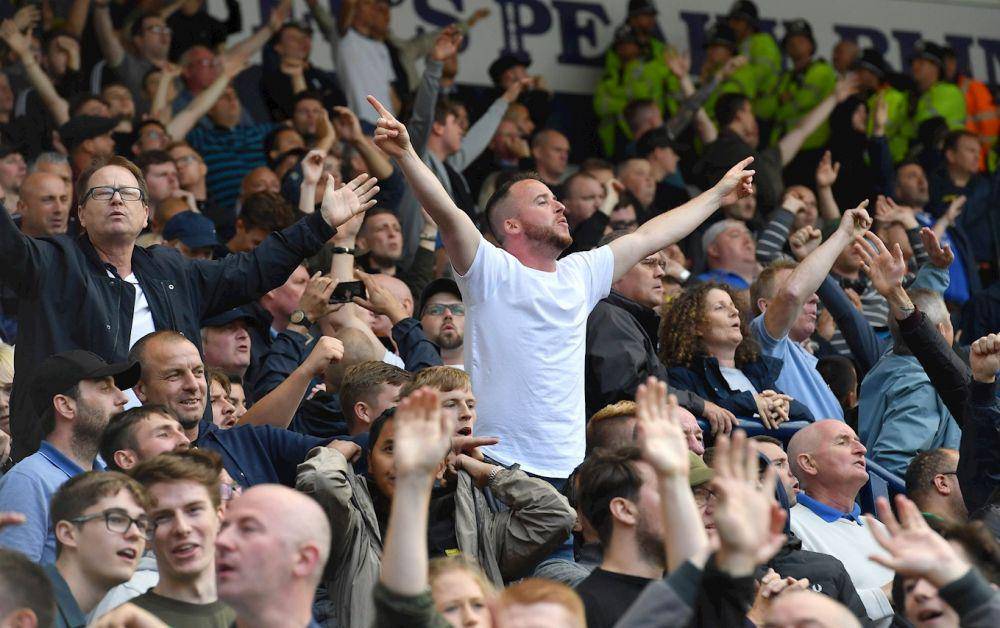 Millwall Buschwackers dikenal garang saat bertandang ke markas lawan. (millwallfc.co.uk)