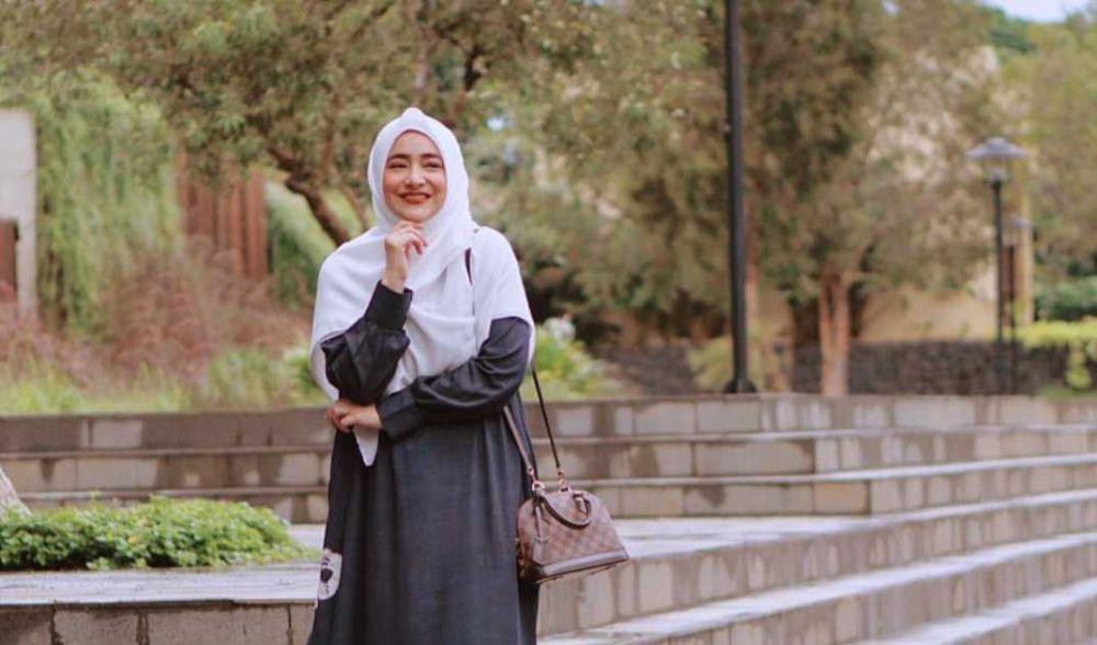 Pesona 9 artis era 90-an yang mantap berhijab