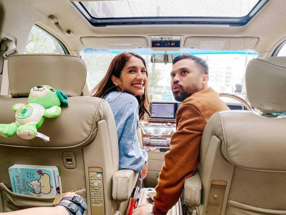 Hampir 4 Tahun Menikah, 10 Potret Acha Sinaga dan Suami yang Mesra