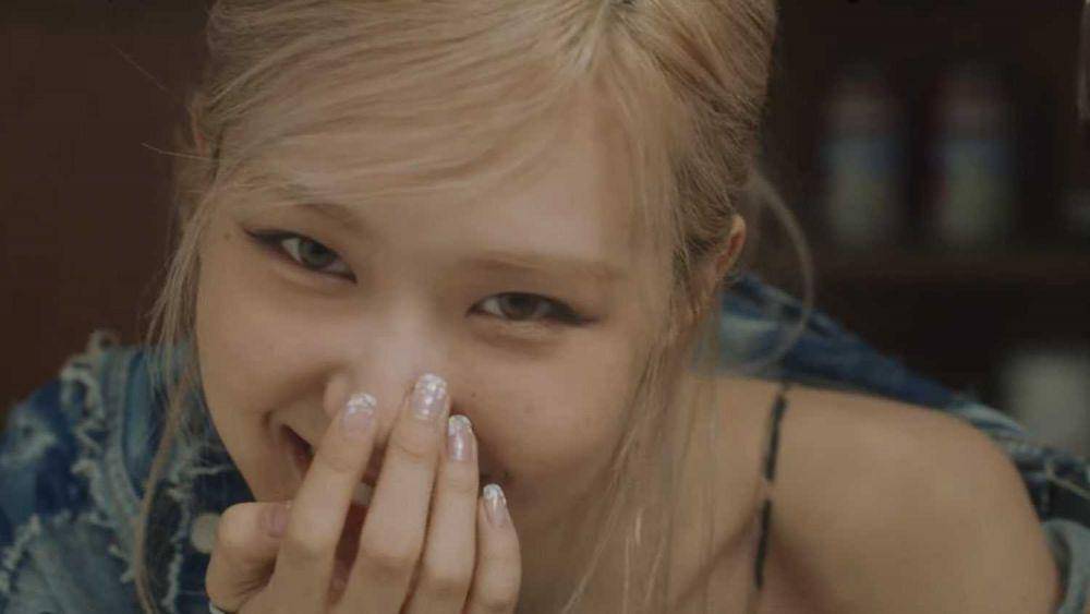 youtube.com/BLACKPINK