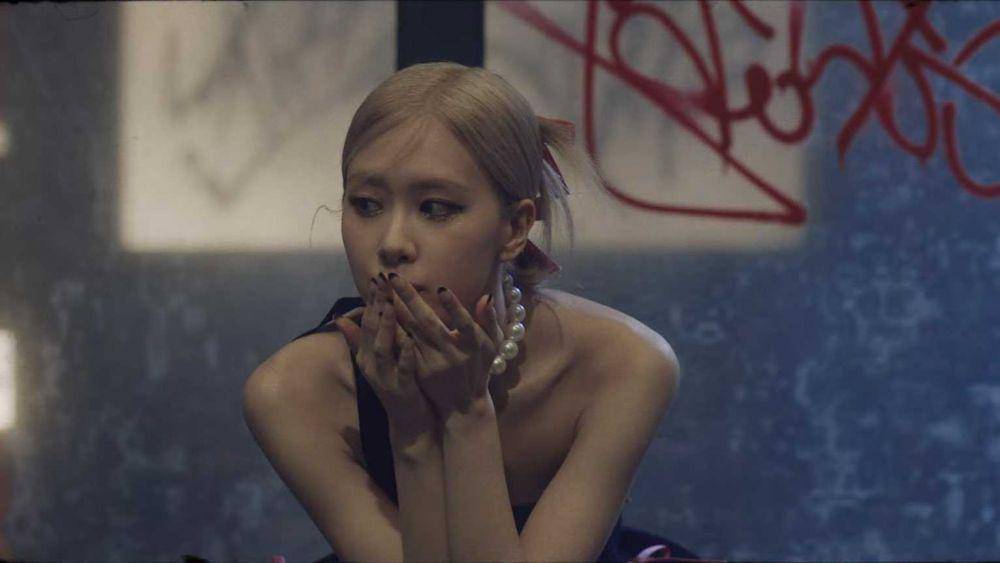 youtube.com/BLACKPINK