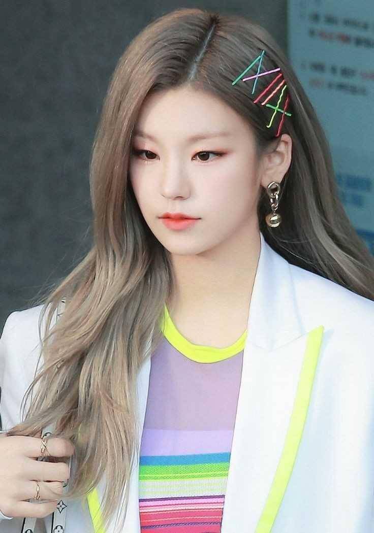 twitter.com/lunayeji
