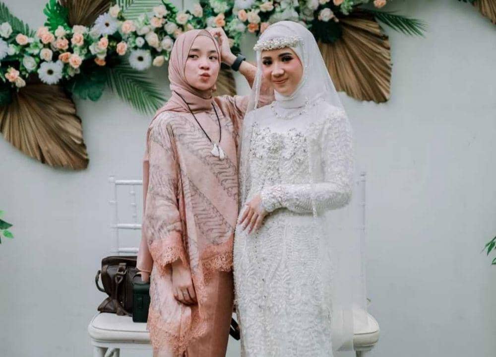 Disorot, 9 Potret Bahagia Nissa Sabyan Temani Sang Kakak Menikah